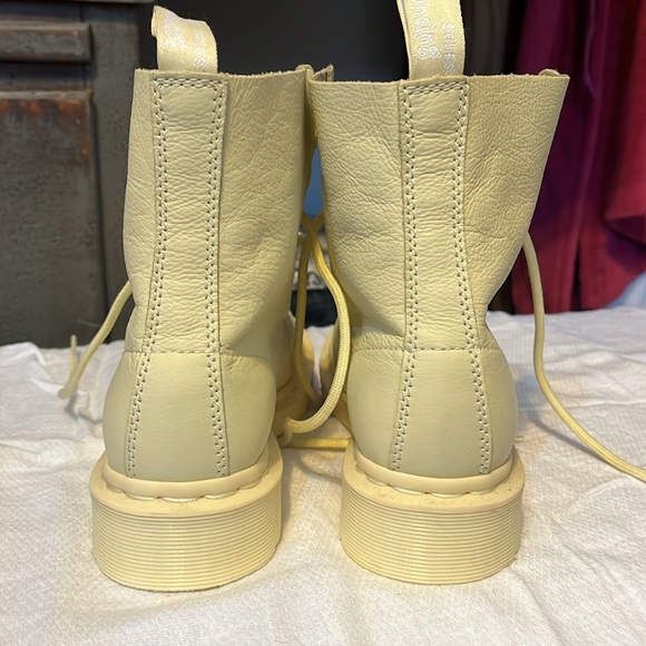 Never Worn Cream Colored Doc Martins size 6 - Picture 5 of 10
